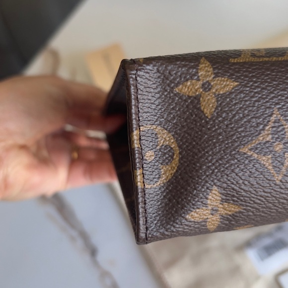 SOLD-Authentic louis vuitton Toiletry Pouch 26 ONLY Pink Monogram - Picture 13 of 14